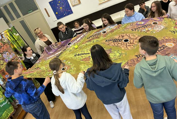 2026.03.17. - Iskol�ban az erd�